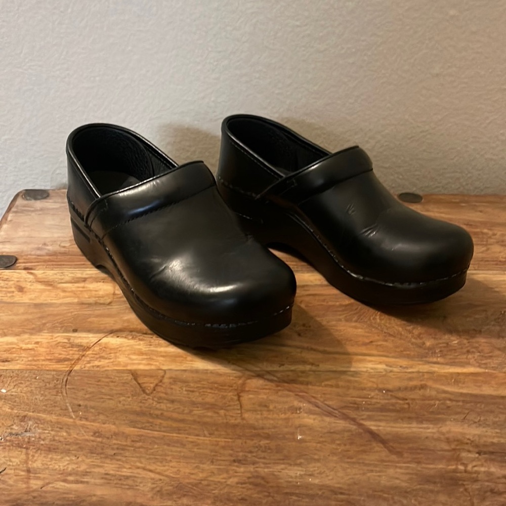 Dansko clogs size 37EUR (6.5-7)US